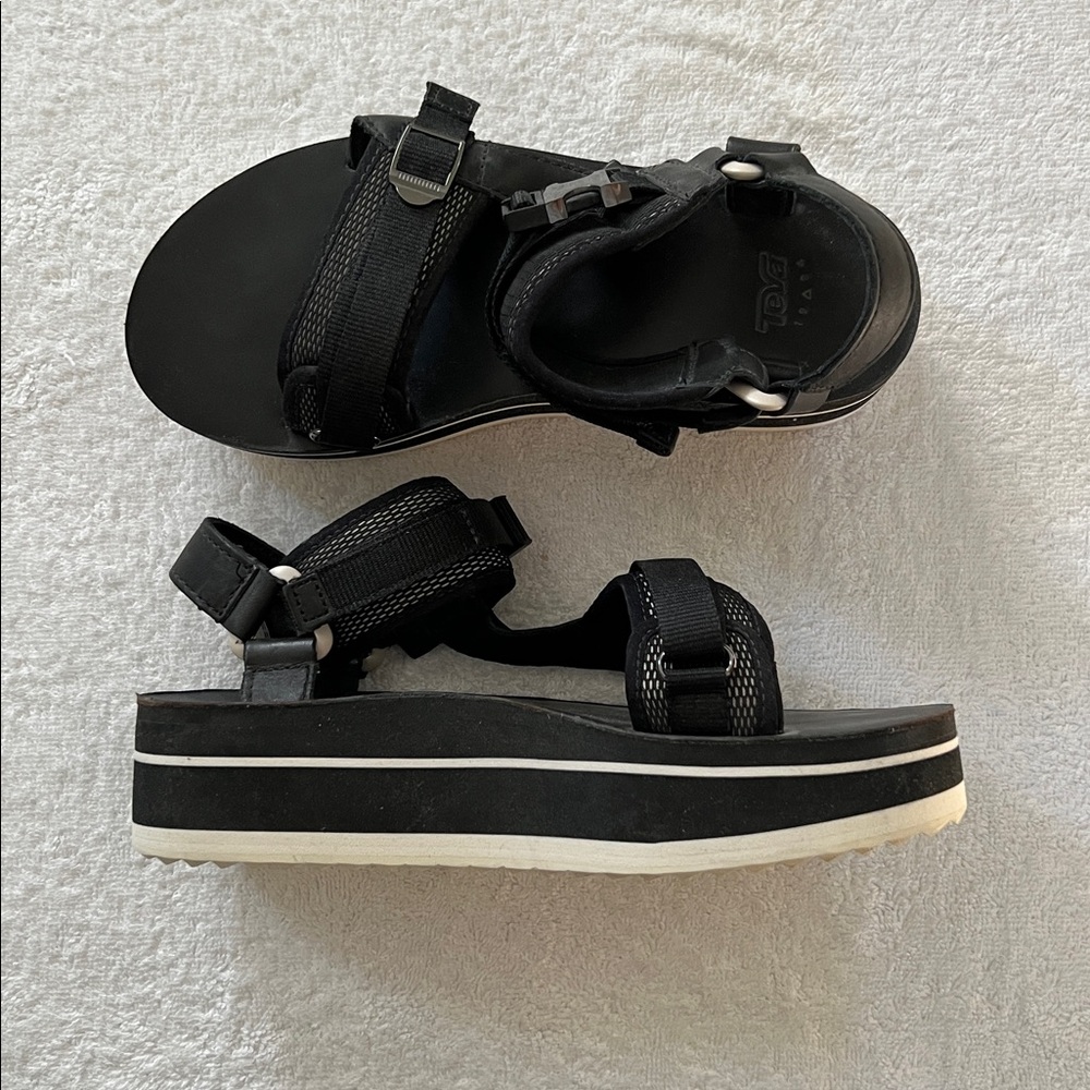 Teva Women's Flatform Universal Luxe Sandal - Black and Off-White size 7